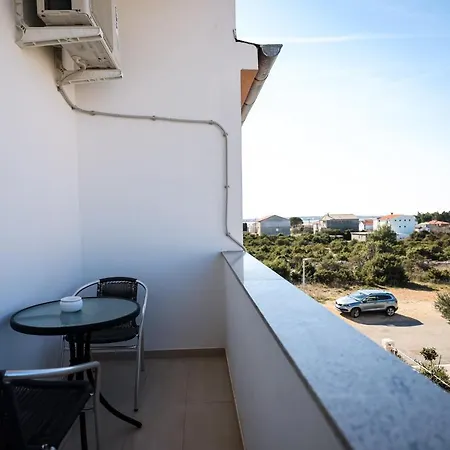 아파트 Anka With Seaview 브르시