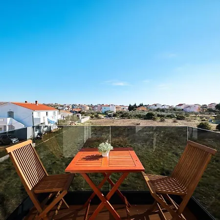 Anka With Seaview *