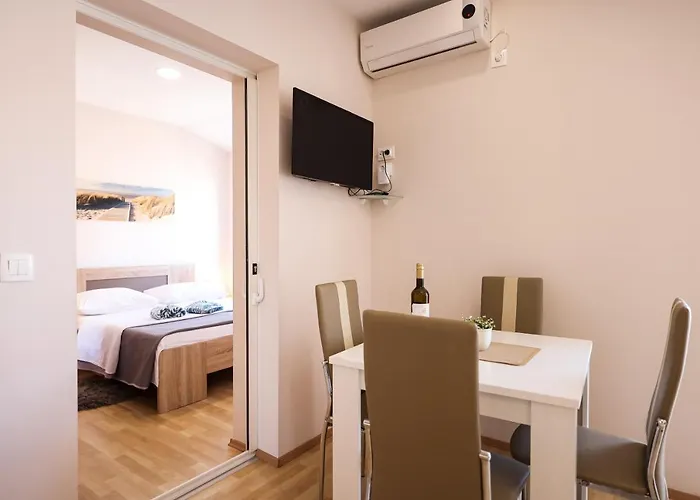 Apartman Anka With Seaview Vrsi